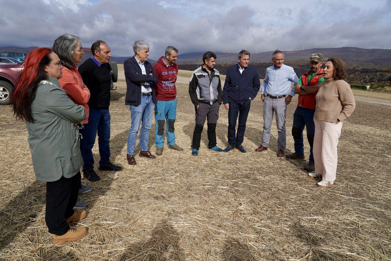 La consejera de Agricultura visita una ganadería de ovino afectada por los incendios en Chana de Somoza (León) | Campillo / ICAL