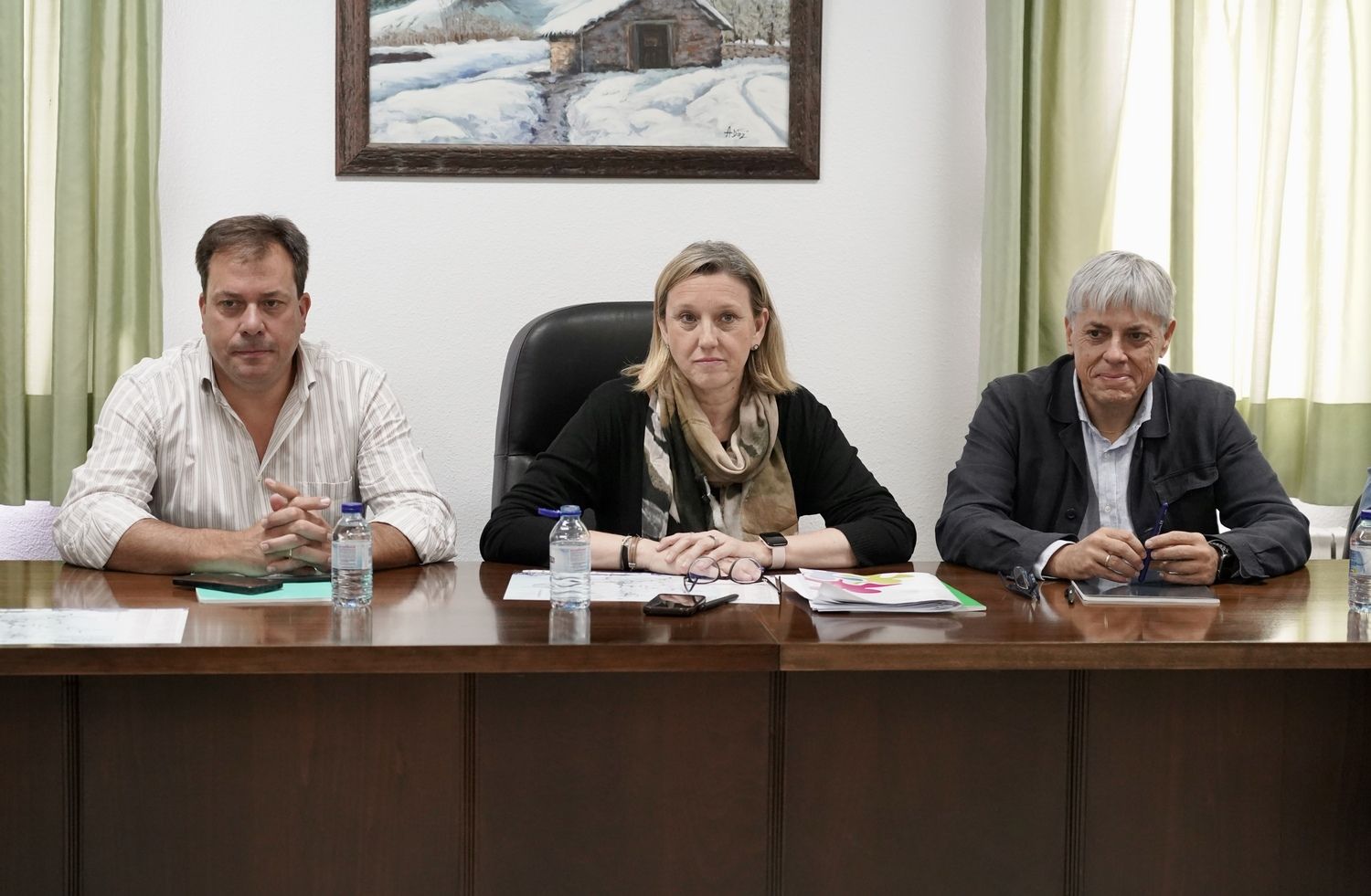 La vicepresidenta de la Junta y consejera de Familia e Igualdad de Oportunidades, Isabel Blanco, se reúne en Riaño (León) con alcaldes de municipios del entorno del Parque Nacional de los Picos de Europa afectados por los incendios | Campillo / ICAL