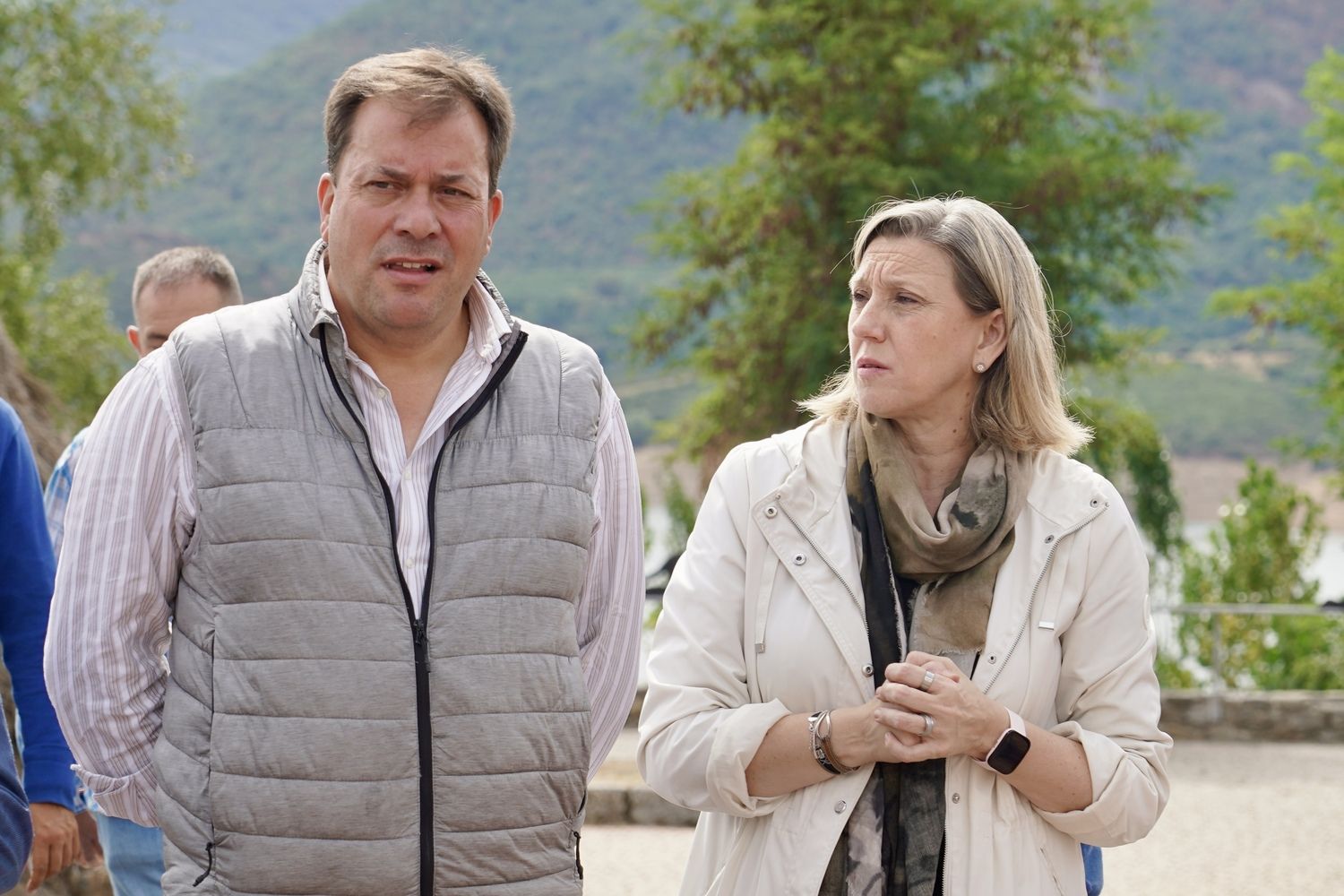 La vicepresidenta de la Junta y consejera de Familia e Igualdad de Oportunidades, Isabel Blanco, se reúne en Riaño (León) con alcaldes de municipios del entorno del Parque Nacional de los Picos de Europa afectados por los incendios | Campillo / ICAL