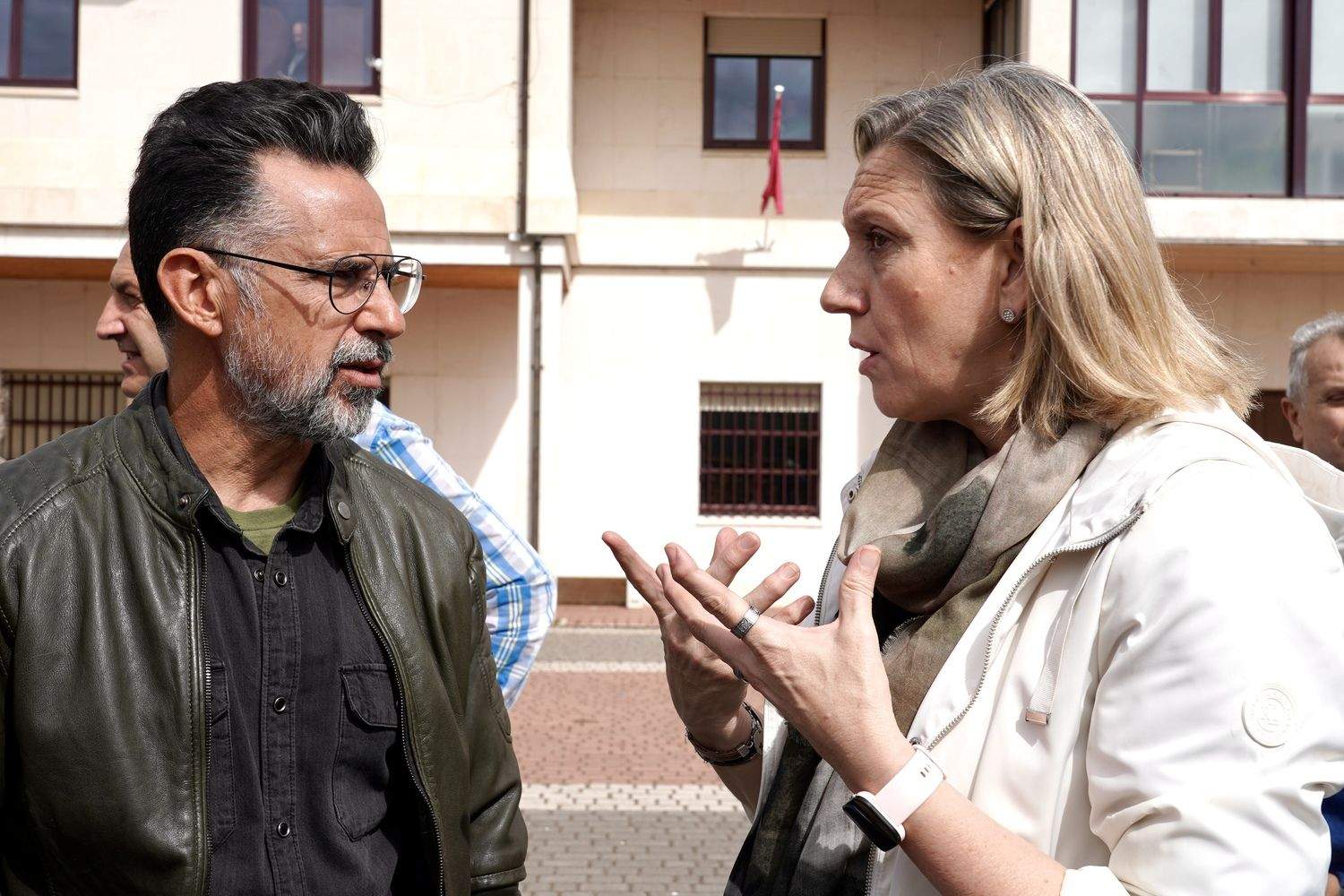 La vicepresidenta de la Junta y consejera de Familia e Igualdad de Oportunidades, Isabel Blanco, se reúne en Riaño (León) con alcaldes de municipios del entorno del Parque Nacional de los Picos de Europa afectados por los incendios | Campillo / ICAL