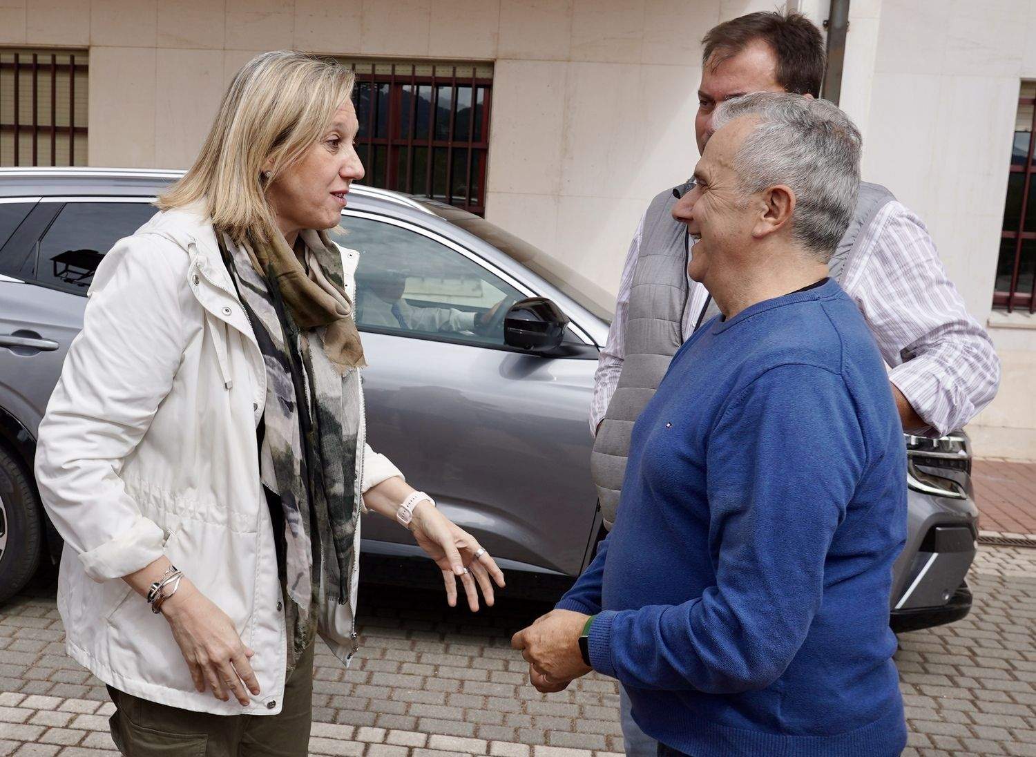 La vicepresidenta de la Junta y consejera de Familia e Igualdad de Oportunidades, Isabel Blanco, se reúne en Riaño (León) con alcaldes de municipios del entorno del Parque Nacional de los Picos de Europa afectados por los incendios | Campillo / ICAL