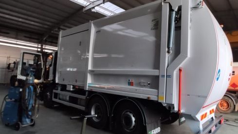 León invierte 700.000 euros en la compra de dos nuevos vehículos para la recogida de residuos