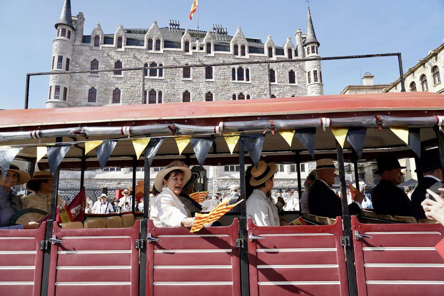 Inauguración de la Feria Modernista de León | Campillo / ICAL