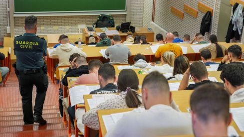 La capital leonesa acoge pruebas de conocimientos teóricos y psicotécnicos de acceso a la Guardia Civil | Campillo / ICAL