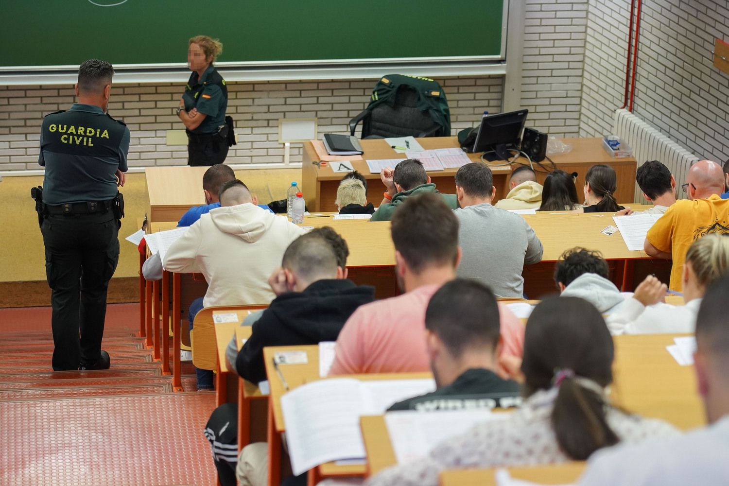 La capital leonesa acoge pruebas de conocimientos teóricos y psicotécnicos de acceso a la Guardia Civil | Campillo / ICAL