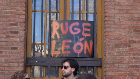 Las calles de León 'rugen' por los derechos de los bomberos forestales | José Martín