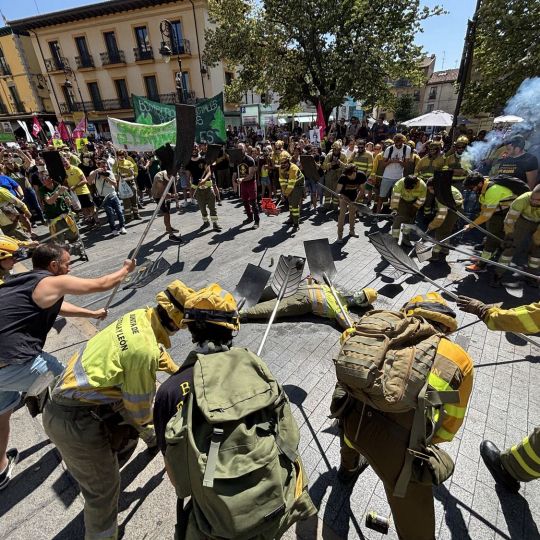 Manifestación en León por los derechos de los bomberos forestales | José Martín
