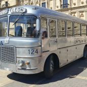 Uno de los históricos autobuses 'bala de plata' vuelve a las calles de León