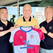 Hristo Stoichkov vestirá al Puente Castro en las próximas temporadas