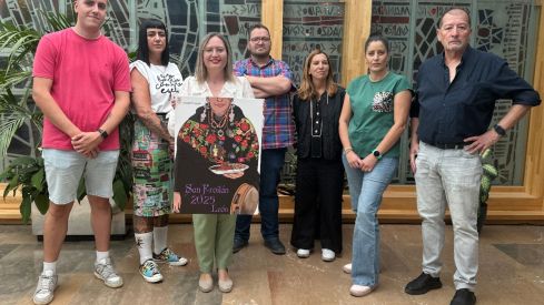 Así es ‘Afamiar’, el cartel de Marta Prieto que anunciará las fiestas de San Froilán 2025 en León
