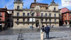 León pondrá en marcha dos obras más para completar la rehabilitación de la Plaza Mayor  | José Martín