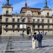León pondrá en marcha dos obras más para completar la rehabilitación de la Plaza Mayor  | José Martín
