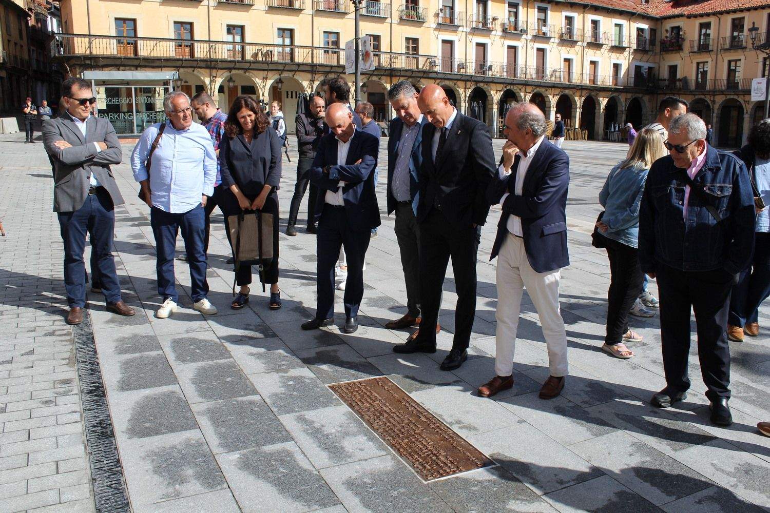 Inauguración de la rehabilitación del pavimento de la Plaza Mayor de León | José Martín