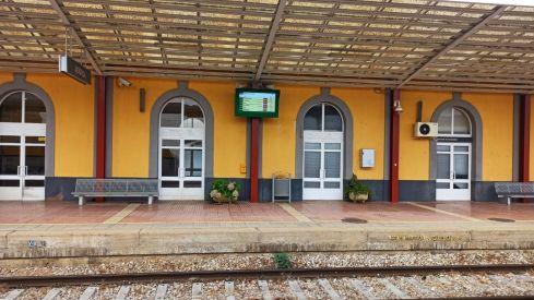Adif moderniza la estación de Astorga se con nuevas pantallas de información