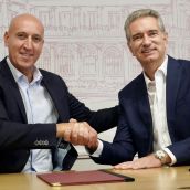 El alcalde de León, José Antonio Diez, y el director general de HP, Miguel Ángel Turrado, firman un protocolo para el desarrollo de la innovación en la administración municipal | Campillo / ICAL