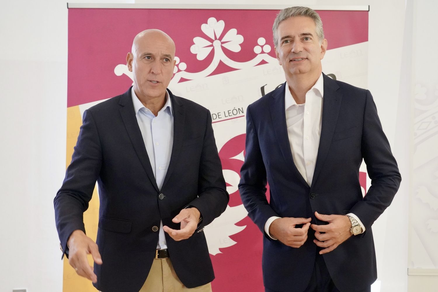 El alcalde de León, José Antonio Diez, y el director general de HP, Miguel Ángel Turrado, firman un protocolo para el desarrollo de la innovación en la administración municipal | Campillo / ICAL