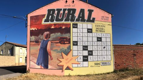 Un mural en San Pedro Bercianos (León) denuncia el abandono rural que propiciaron los incendios Un mural en San Pedro Bercianos (León) denuncia el abandono rural que propiciaron los incendios