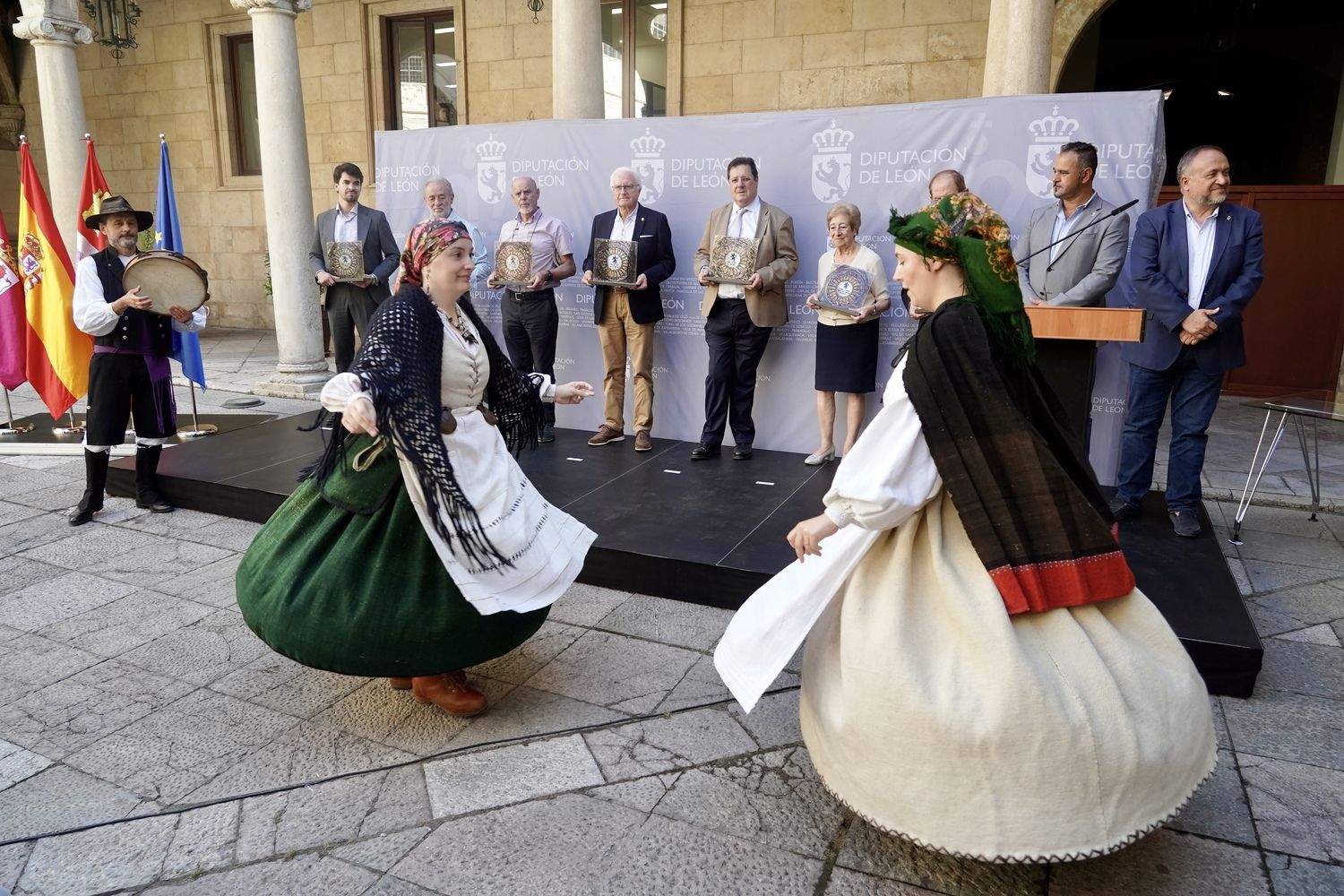 El presidente de la Diputación de León, Gerardo Álvarez Courel, preside el acto de homenaje a las Casas de León en España | Campillo / ICAL