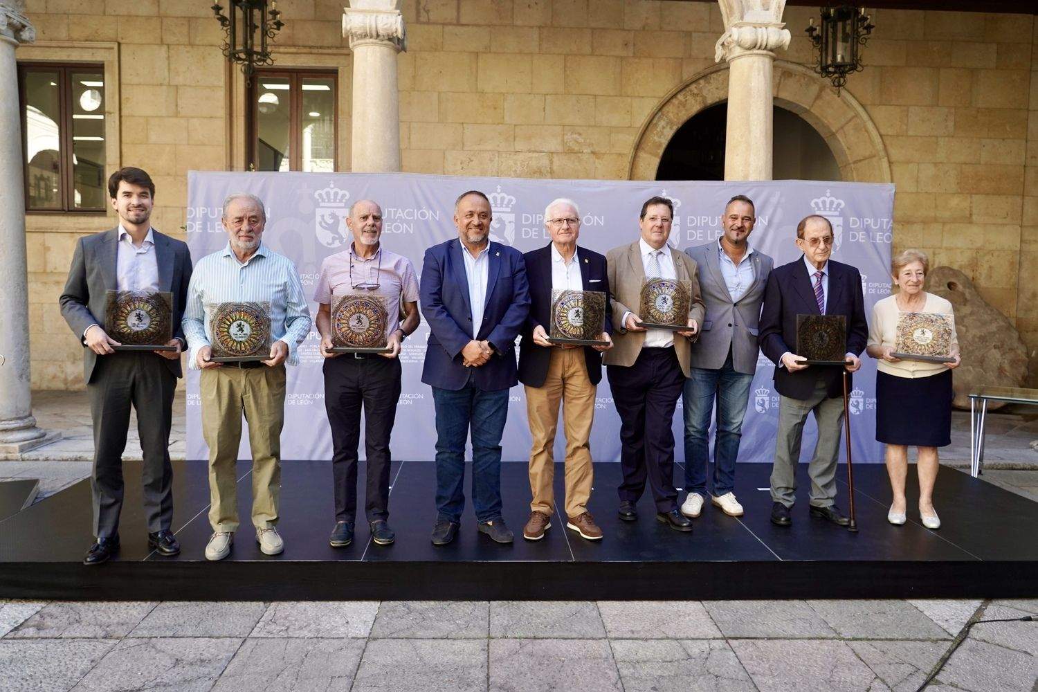 El presidente de la Diputación de León, Gerardo Álvarez Courel, preside el acto de homenaje a las Casas de León en España | Campillo / ICAL
