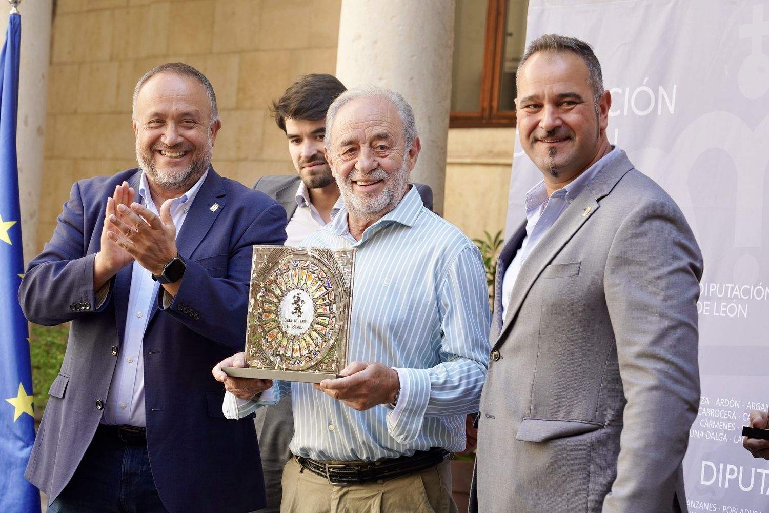 El presidente de la Diputación de León, Gerardo Álvarez Courel, preside el acto de homenaje a las Casas de León en España | Campillo / ICAL