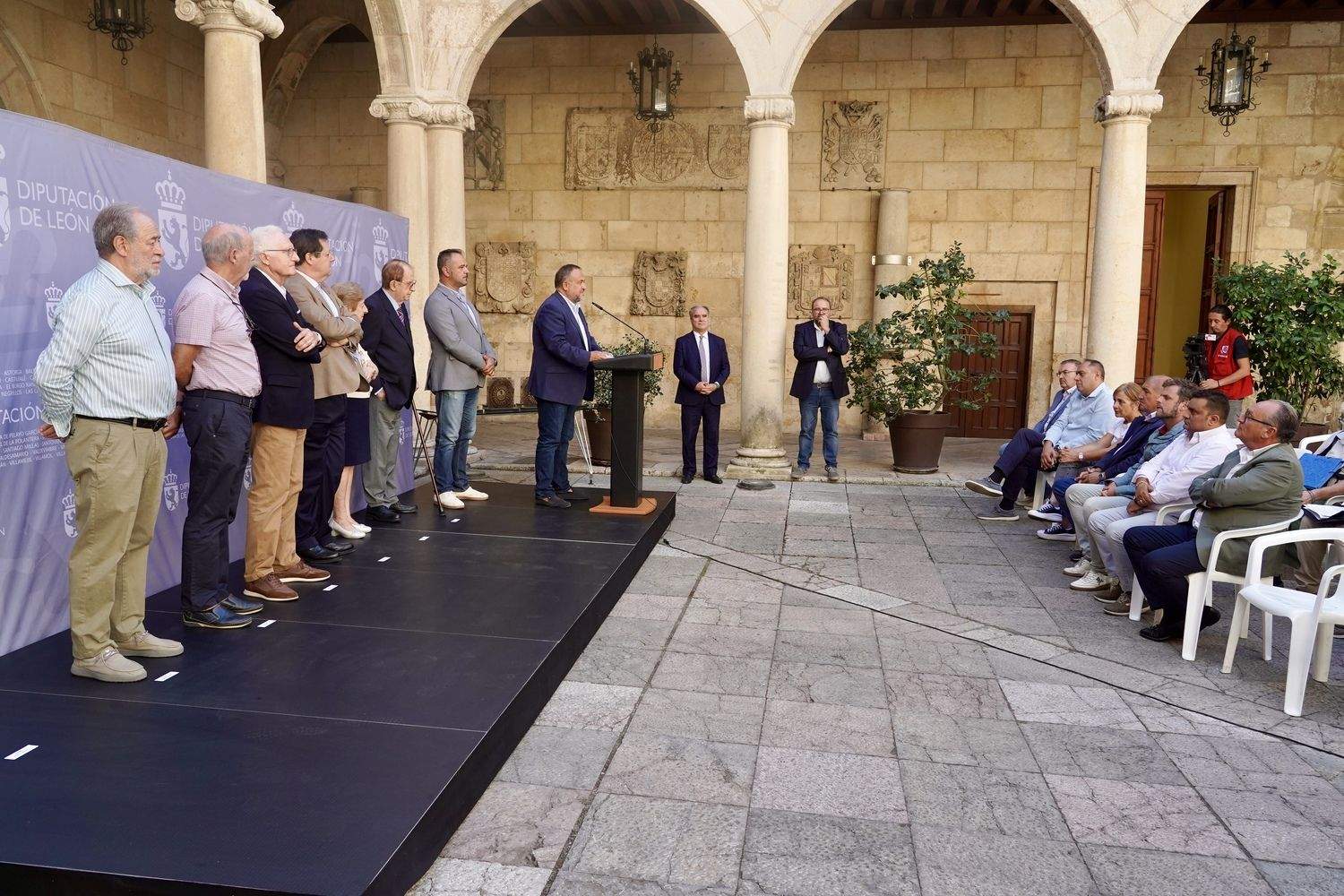 El presidente de la Diputación de León, Gerardo Álvarez Courel, preside el acto de homenaje a las Casas de León en España | Campillo / ICAL