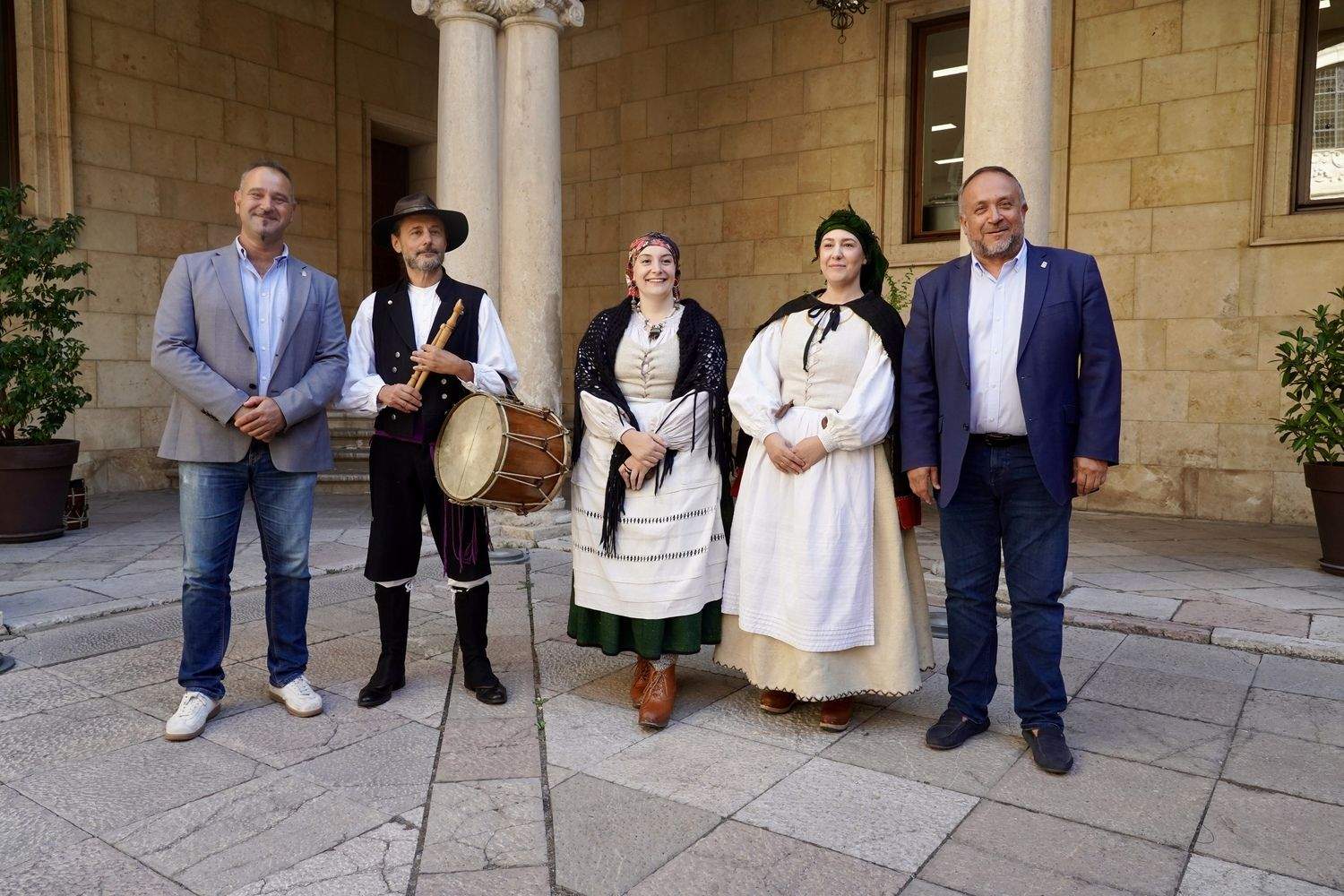 El presidente de la Diputación de León, Gerardo Álvarez Courel, preside el acto de homenaje a las Casas de León en España | Campillo / ICAL