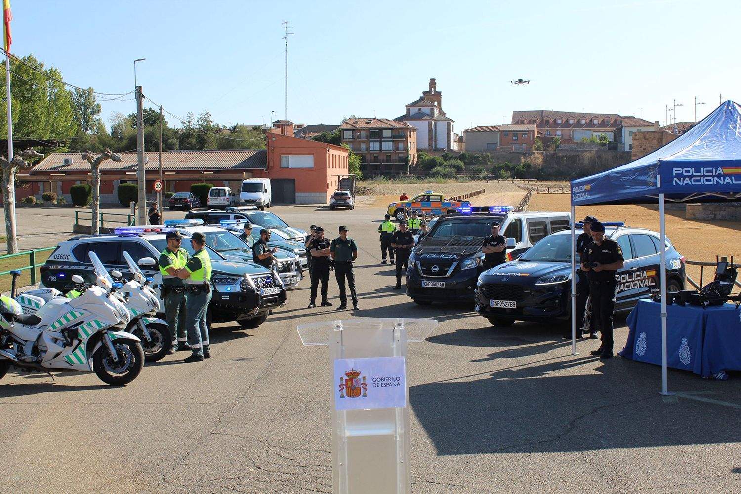 Guardia Civil y Policía Nacional atendieron a más de 4.000 peregrinos a su paso por elCamino de Santiago en la provincia de León Guardia Civil y Policía Nacional atendieron a más de 4.000 peregrinos a su paso por elCamino de Santiago en la provincia de León