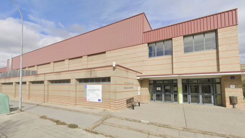 El Ayuntamiento de León invierte 100.000 euros en renovar la pista del Pabellón de San Esteban El Ayuntamiento de León invierte 100.000 euros en renovar la pista del Pabellón de San Esteban