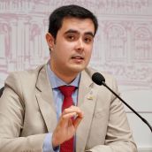 El organista titular de la Pulchra Leonina,  Carlos Fernández Bollo,  inaugura mañana el ciclo ‘Órgano en la Catedral’