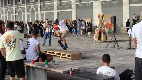 El Festival Leon Jam llenó de arte urbano la antigua estación de León | José Martín