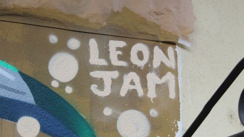 El Festival Leon Jam llenó de arte urbano la antigua estación de León | José Martín