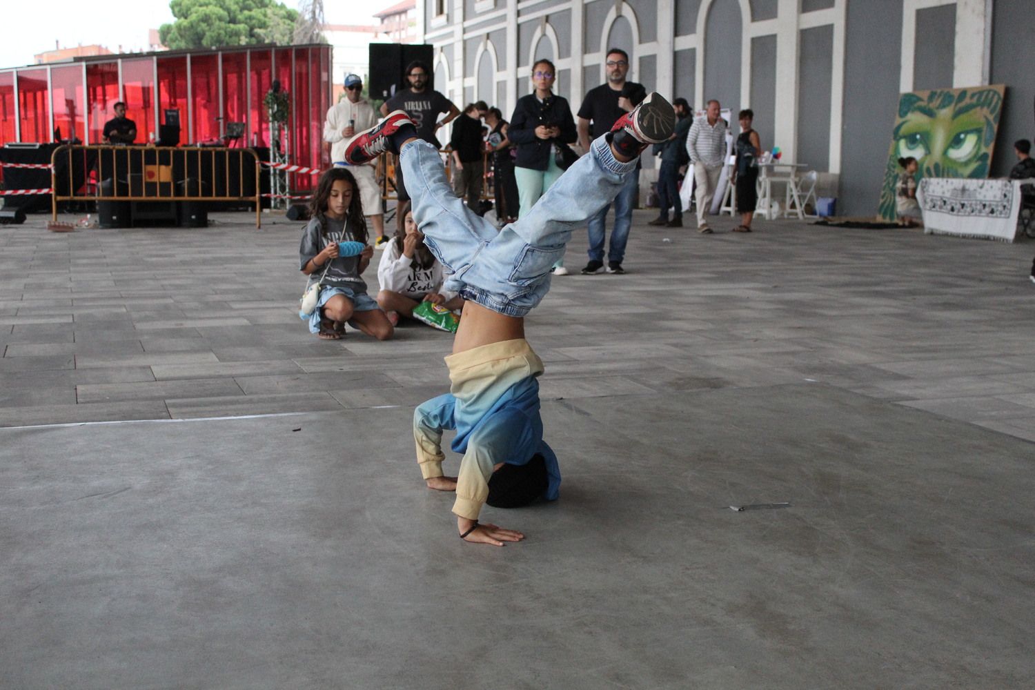 El Festival Leon Jam llenó de arte urbano la antigua estación de León | José Martín
