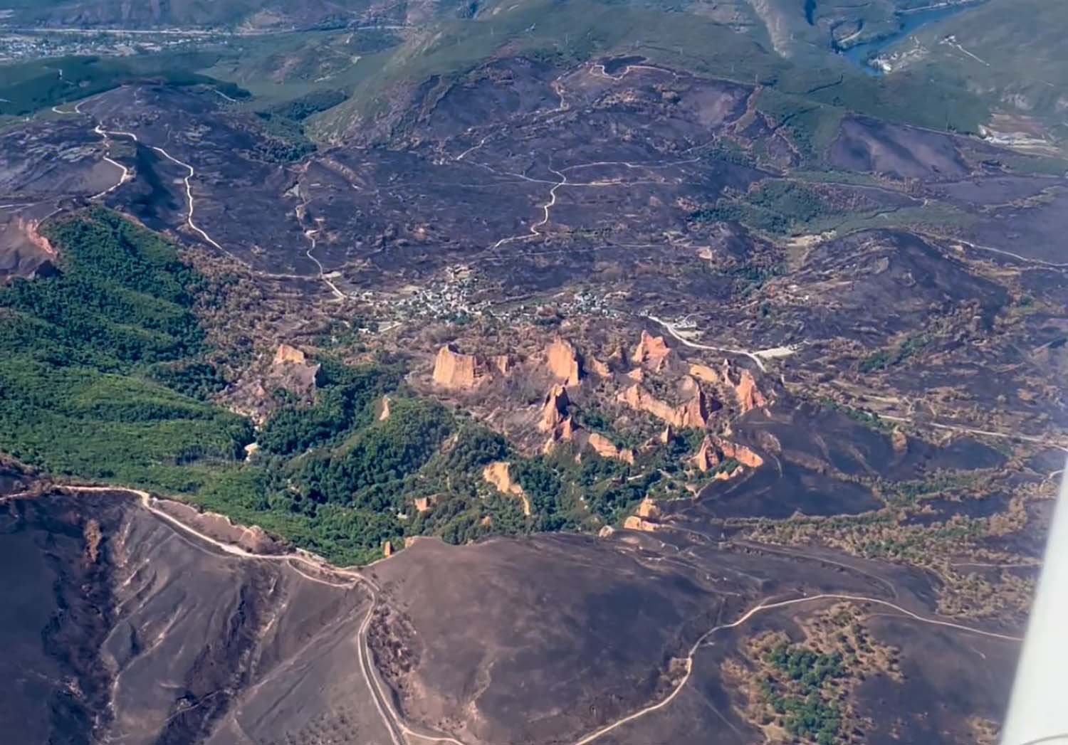 Vuelo sobre Las Médulas tras el incendio de Yeres Vuelo sobre Las Médulas tras el incendio de Yeres