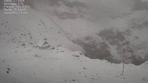 La nieve despide el verano en los Picos de Europa | Webcam - Wolkam IT