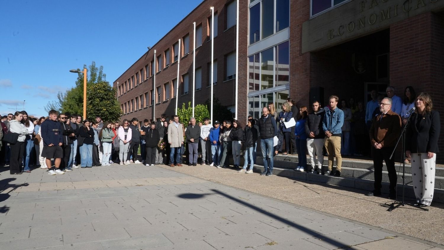 Minuto de silencio por la estudiante de la ULE fallecida en Nápoles