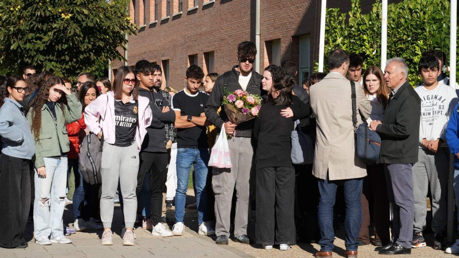 Minuto de silencio por la estudiante de la ULE fallecida en Nápoles