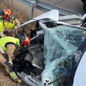 Dos heridos, uno de ellos atrapado, tras caer a una cuneta en Vegas del Condado (León)