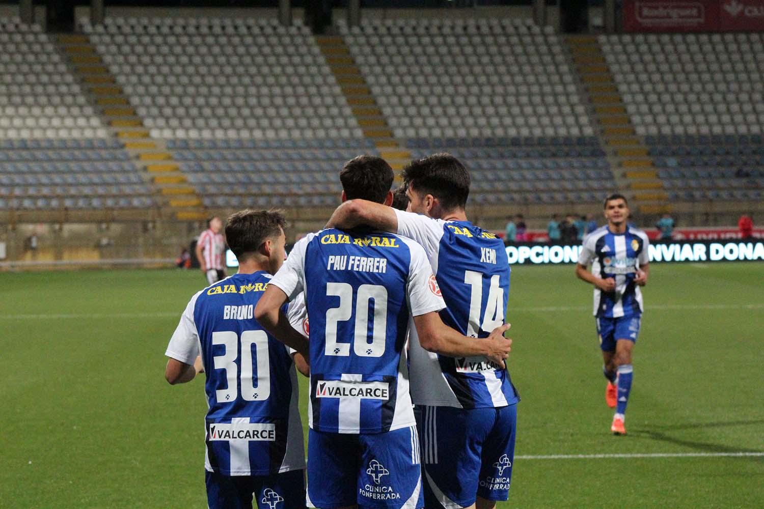 Gol de la Ponferradina en el partido por los incendios