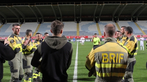 Saque de honor de la BRIF de Tabuyo en el Cultural - Ourense