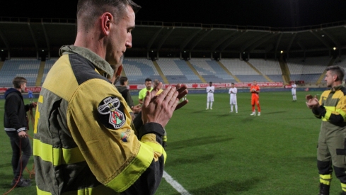 Saque de honor de la BRIF de Tabuyo en el Cultural - Ourense