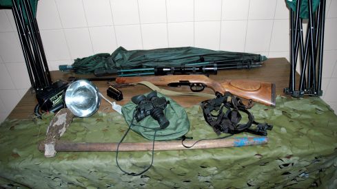 Guardia Civil  ICAL . Sorprendidos tres individuos cuando se dedicaban a la caza del lobo sin autorización