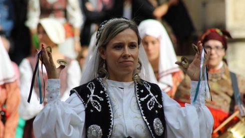 Foro u Oferta de Las Cantaderas en el Claustro de la Catedral de León | José Martín