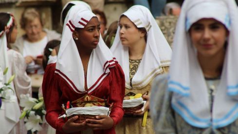 Foro u Oferta de Las Cantaderas en el Claustro de la Catedral de León | José Martín