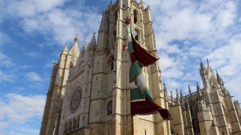 Desfile de Pendones Concejiles en las Fiestas de San Froilán de León | José Martín