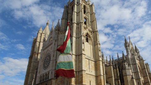 Desfile de Pendones Concejiles en las Fiestas de San Froilán de León | José Martín