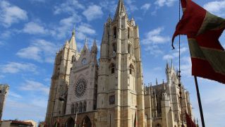 Desfile de Pendones Concejiles en las Fiestas de San Froilán de León | José Martín