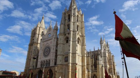 Desfile de Pendones Concejiles en las Fiestas de San Froilán de León | José Martín