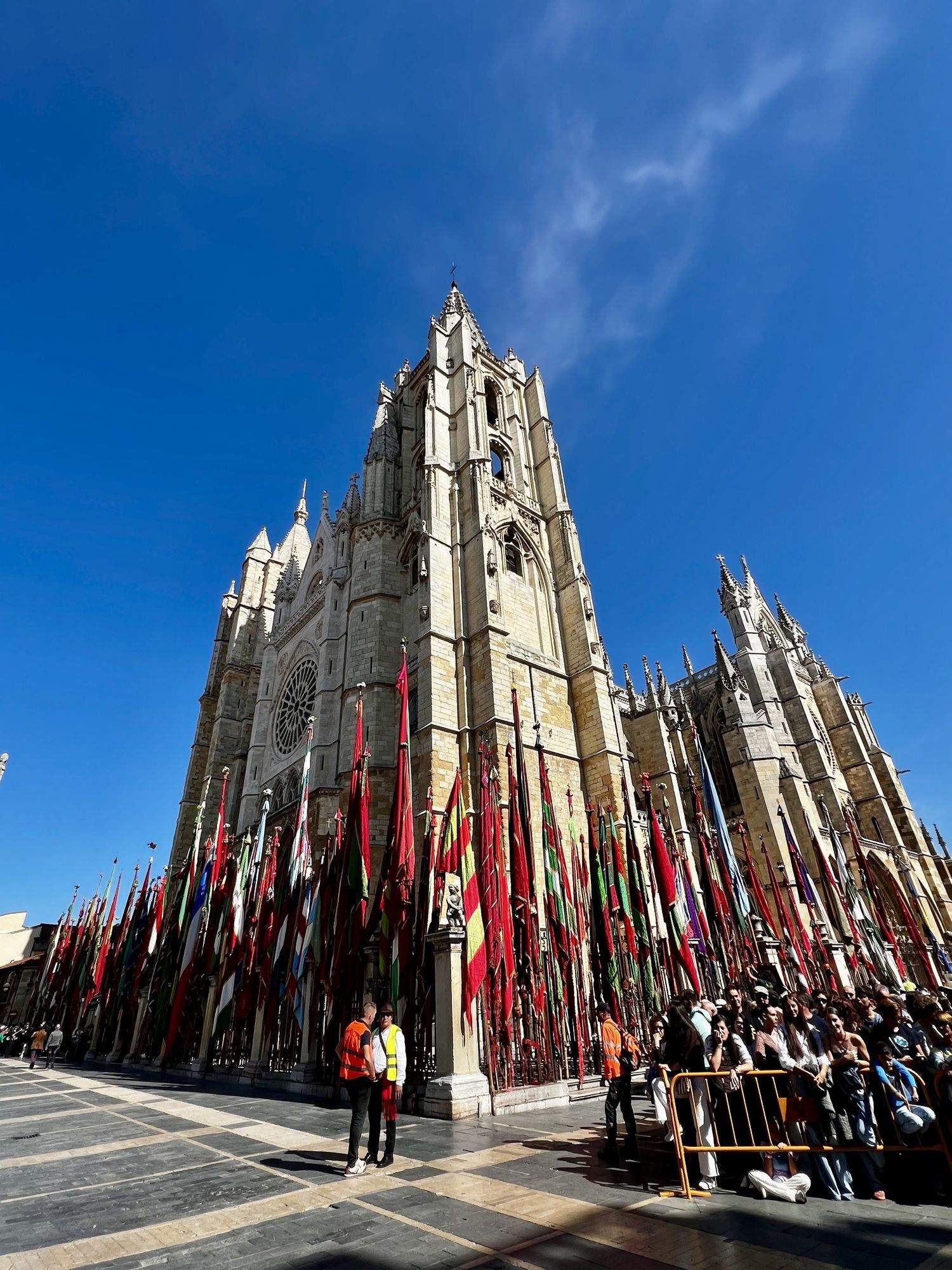 Desfile de Pendones Concejiles en las Fiestas de San Froilán de León | Campillo / ICAL Desfile de Pendones Concejiles en las Fiestas de San Froilán de León | Campillo / ICAL
