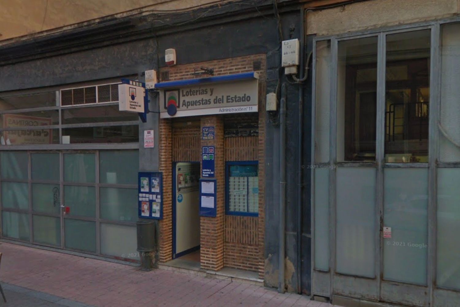Administración de Loterías número 11 situada en el número 2 de la calle Villafranca de León donde fue sellado el boleto de la bonoloto premiado