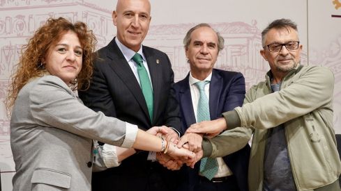Firma del acuerdo marco entre el Ayuntamiento de León, FELE, CCOO y UGT | Campìllo / ICAL